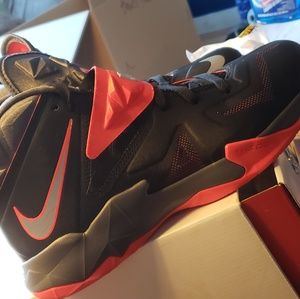 Nike zoom soldier VII